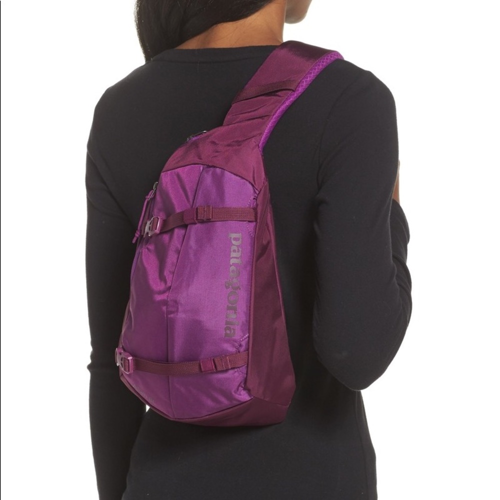 Patagonia Atom 8L sling - Fuchsia pink